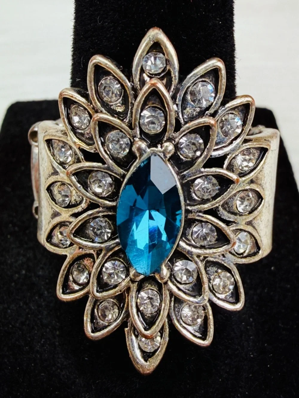 Vintage Silvertone Blue Crystal Floral Statement Stretch Ring Size 7